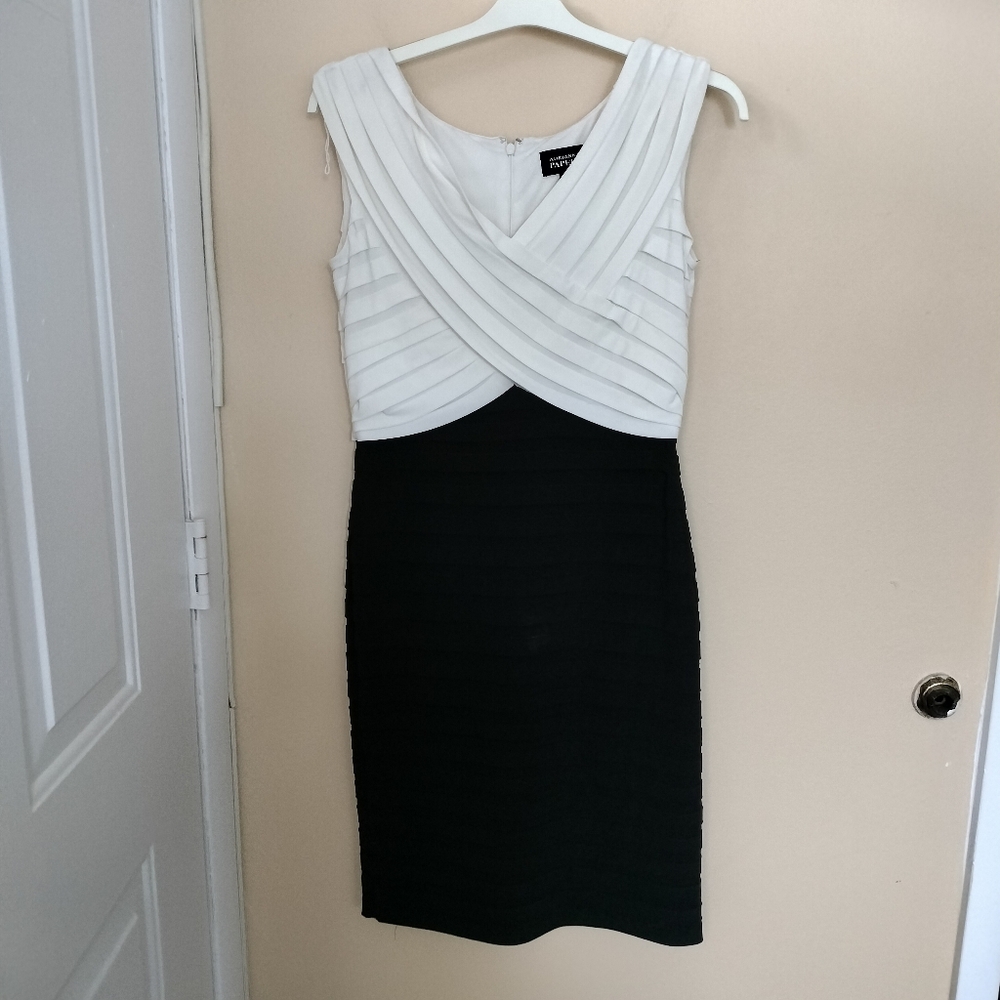 Adrianna Papell Black White Sleeveless Pleated Dress 12 Stretch Wedding Guest